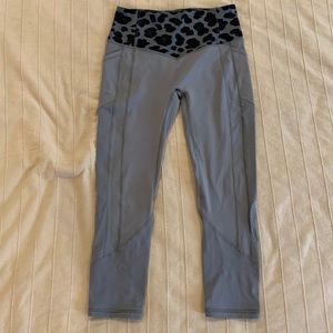 Grey Lululemon leggings with leopard print and side pockets 25”